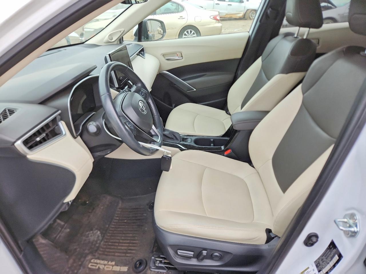 2023 TOYOTA COROLLA CROSS XLE photo 7