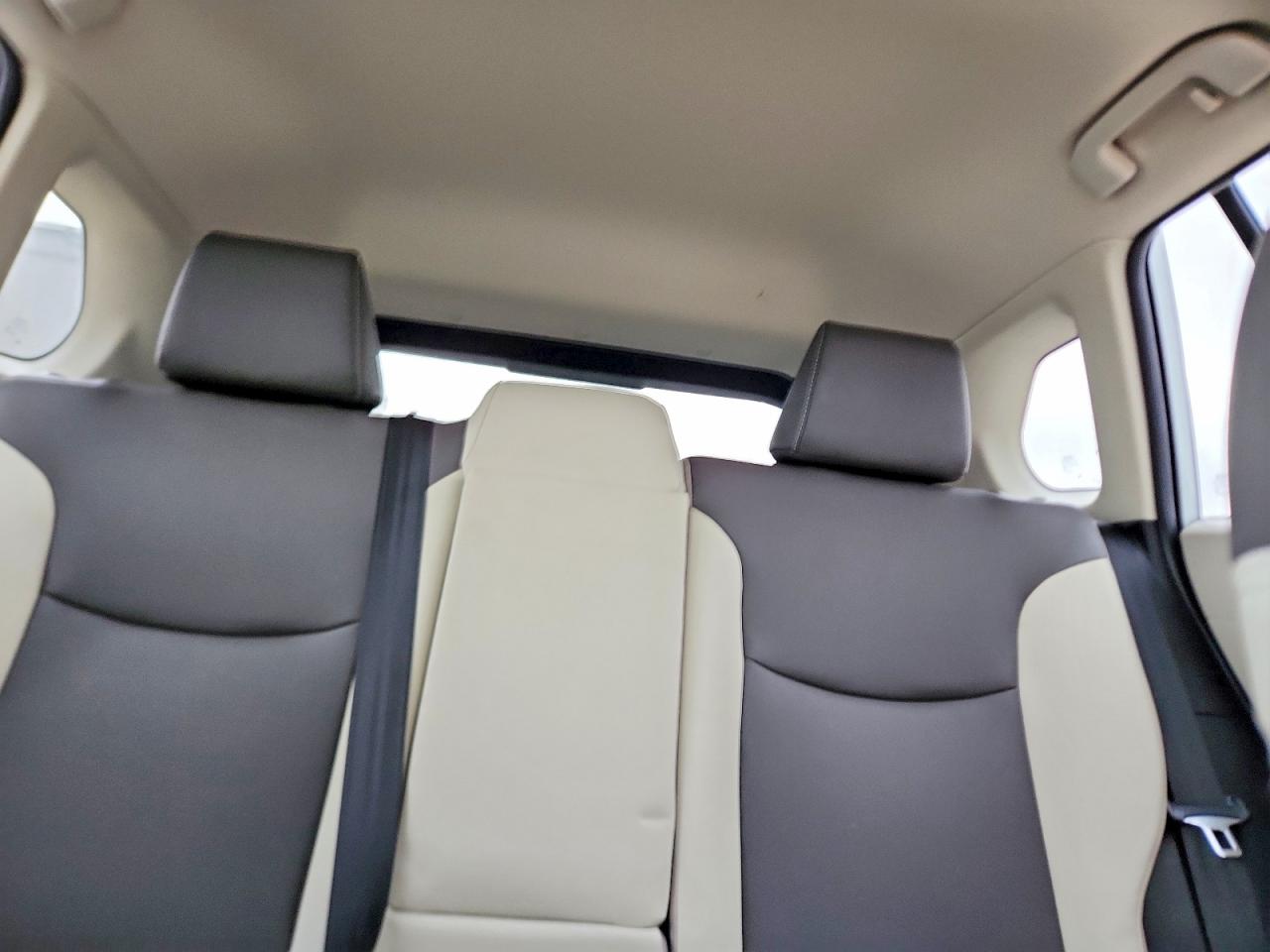 2023 TOYOTA COROLLA CROSS XLE photo 10