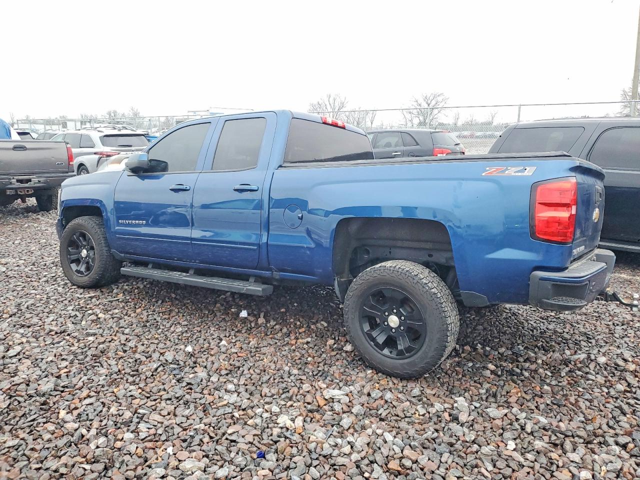 2016 CHEVROLET SILVERADO K1500 LT photo 2