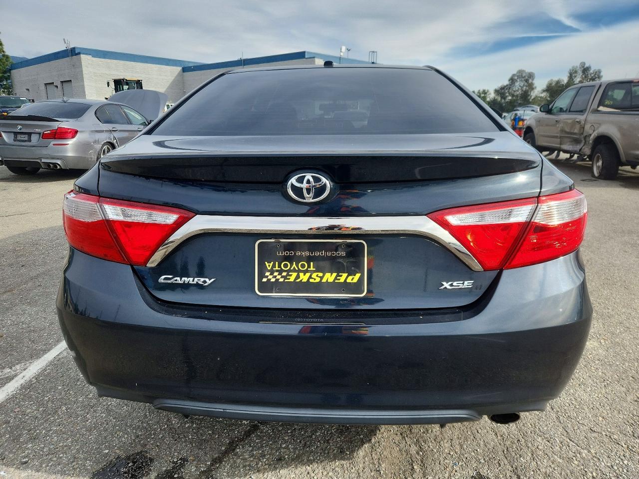 2015 TOYOTA CAMRY LE photo 6