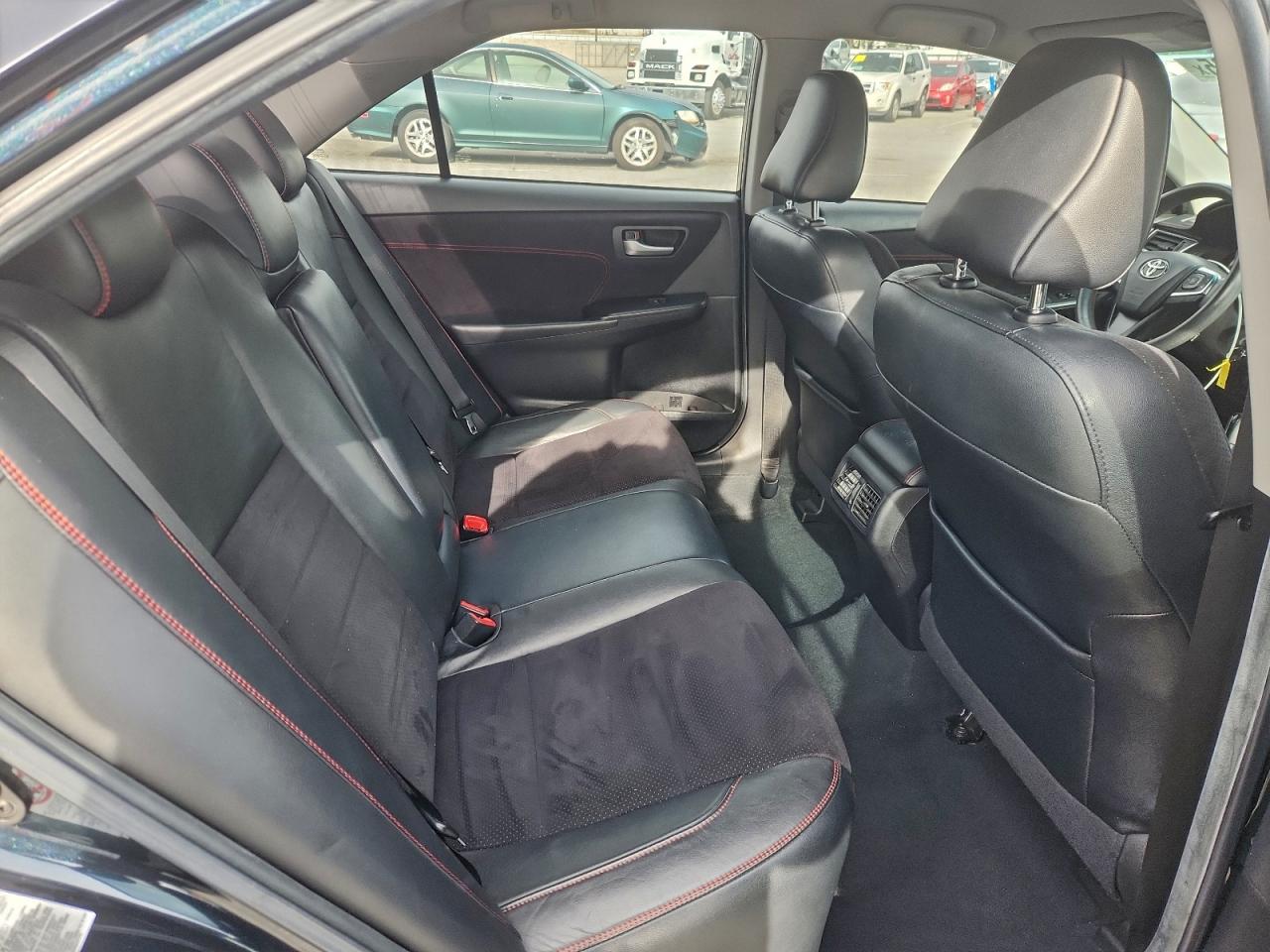 2015 TOYOTA CAMRY LE photo 10