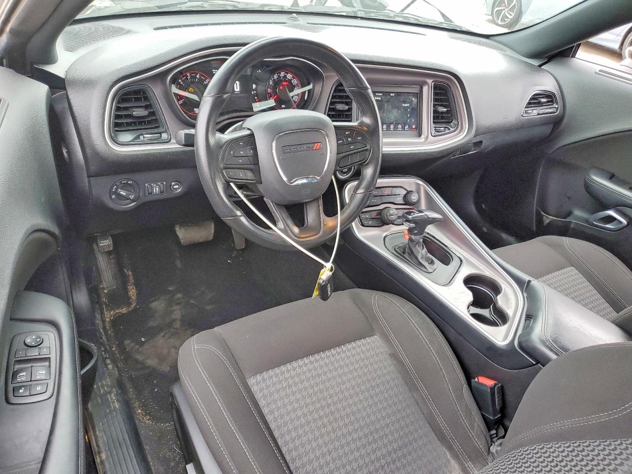 2022 DODGE CHALLENGER SXT photo 8
