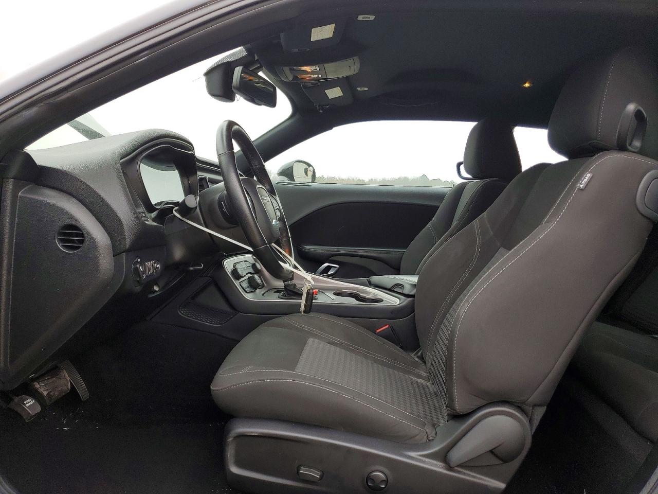 2022 DODGE CHALLENGER SXT photo 7