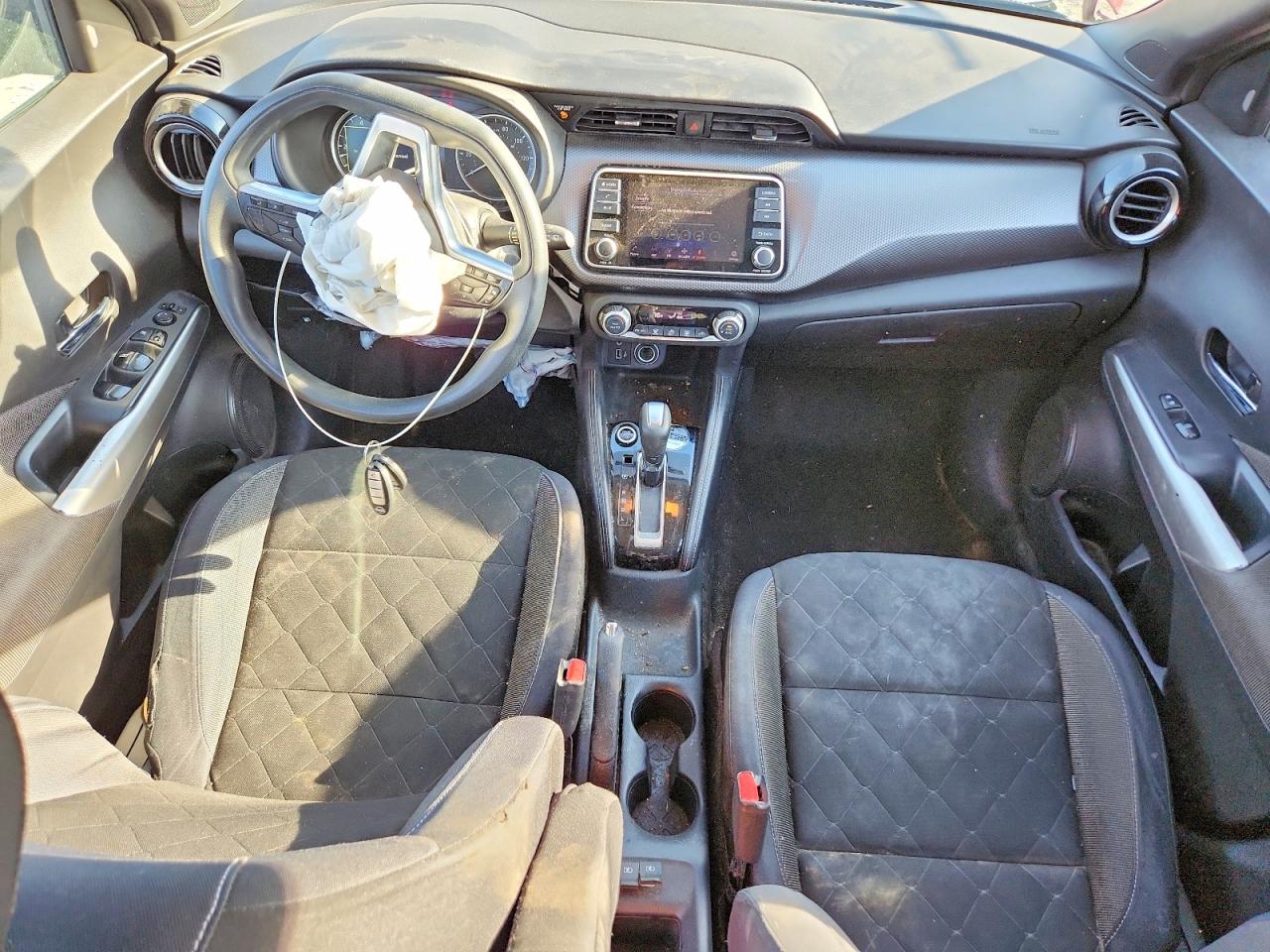 2018 NISSAN KICKS S photo 8