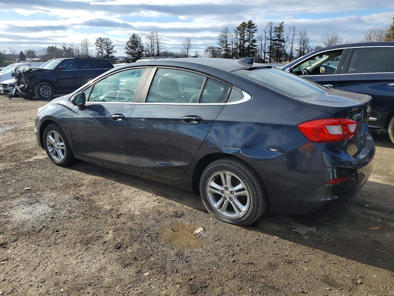 2016 CHEVROLET CRUZE LT photo 2