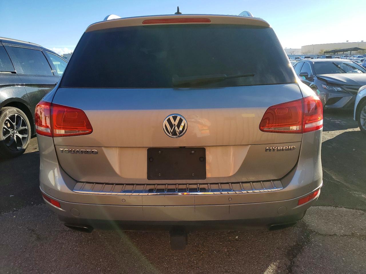2011 VOLKSWAGEN TOUAREG HYBRID photo 6