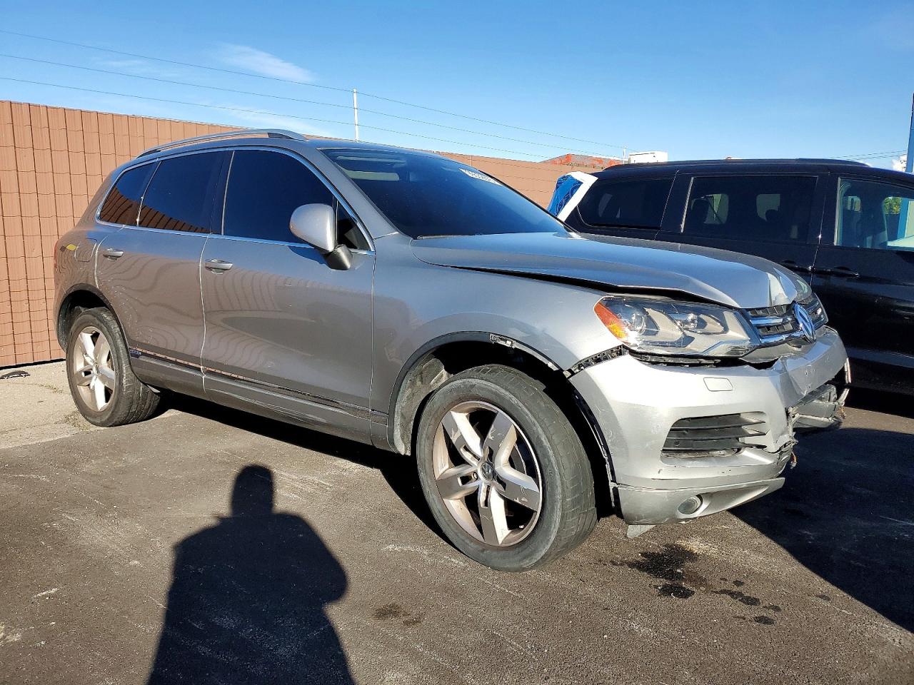 2011 VOLKSWAGEN TOUAREG HYBRID photo 4