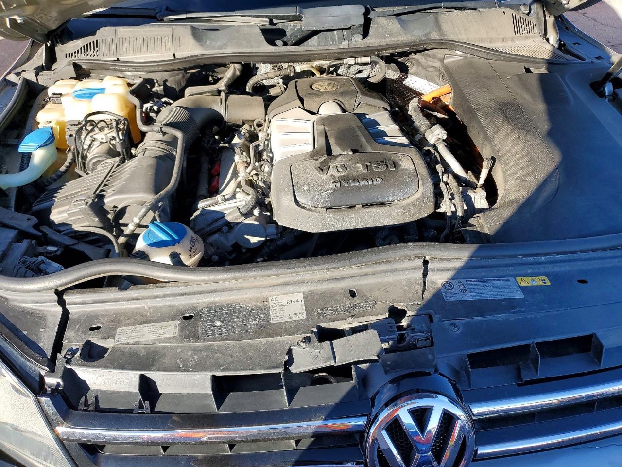 2011 VOLKSWAGEN TOUAREG HYBRID photo 11