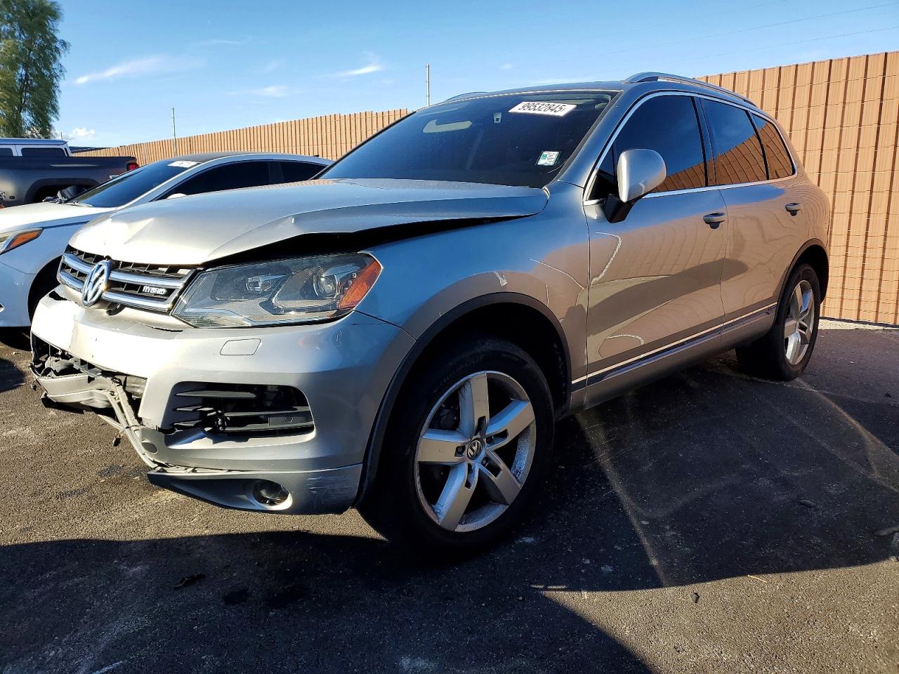 2011 VOLKSWAGEN TOUAREG