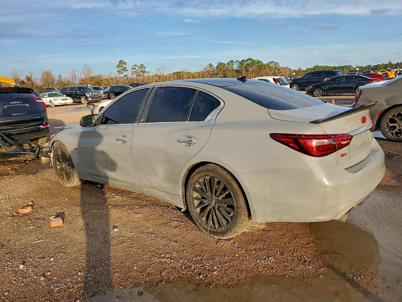 2018 INFINITI Q50 LUXE photo 2