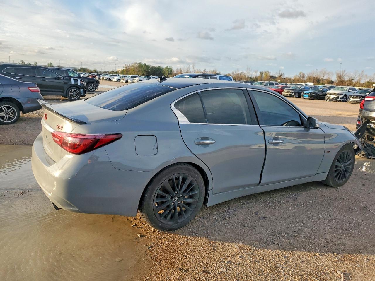 2018 INFINITI Q50 LUXE photo 3