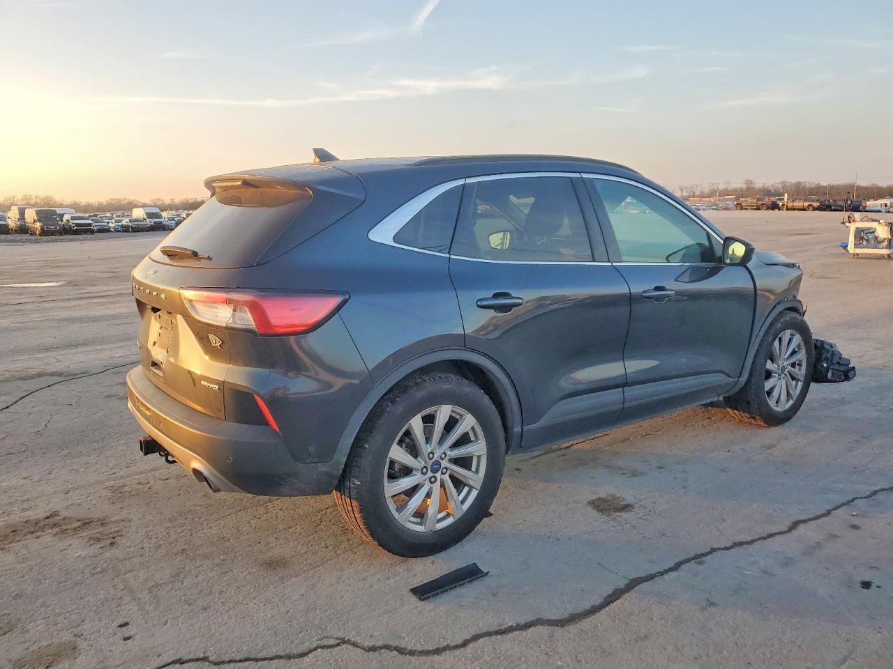 2022 FORD ESCAPE TITANIUM photo 3