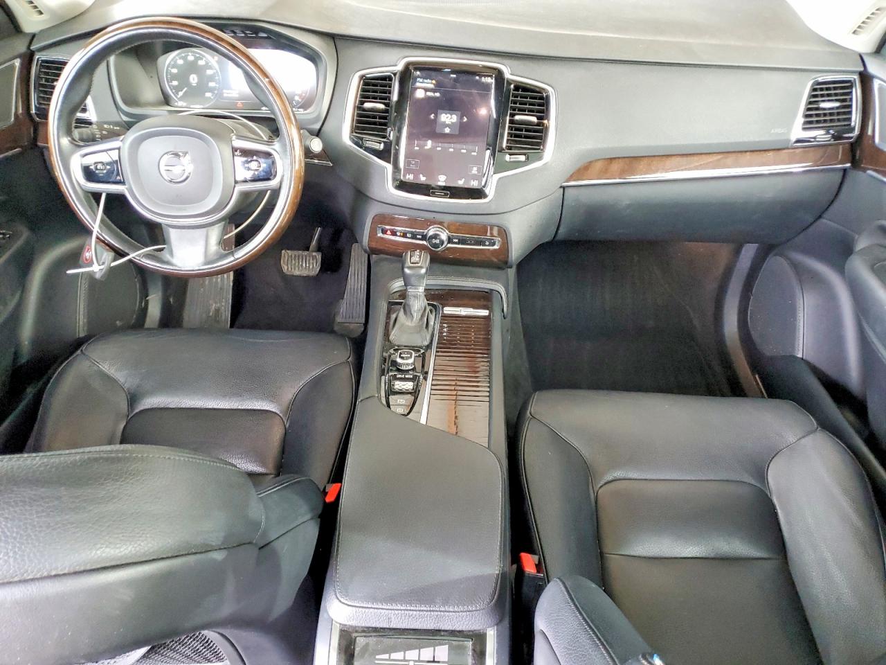 2016 VOLVO XC90 T6 photo 8