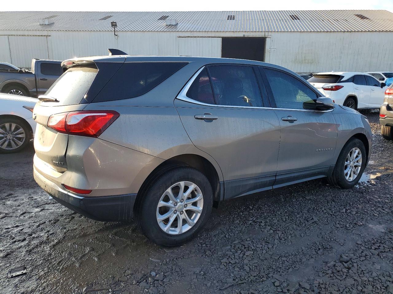 2018 CHEVROLET EQUINOX LT photo 3