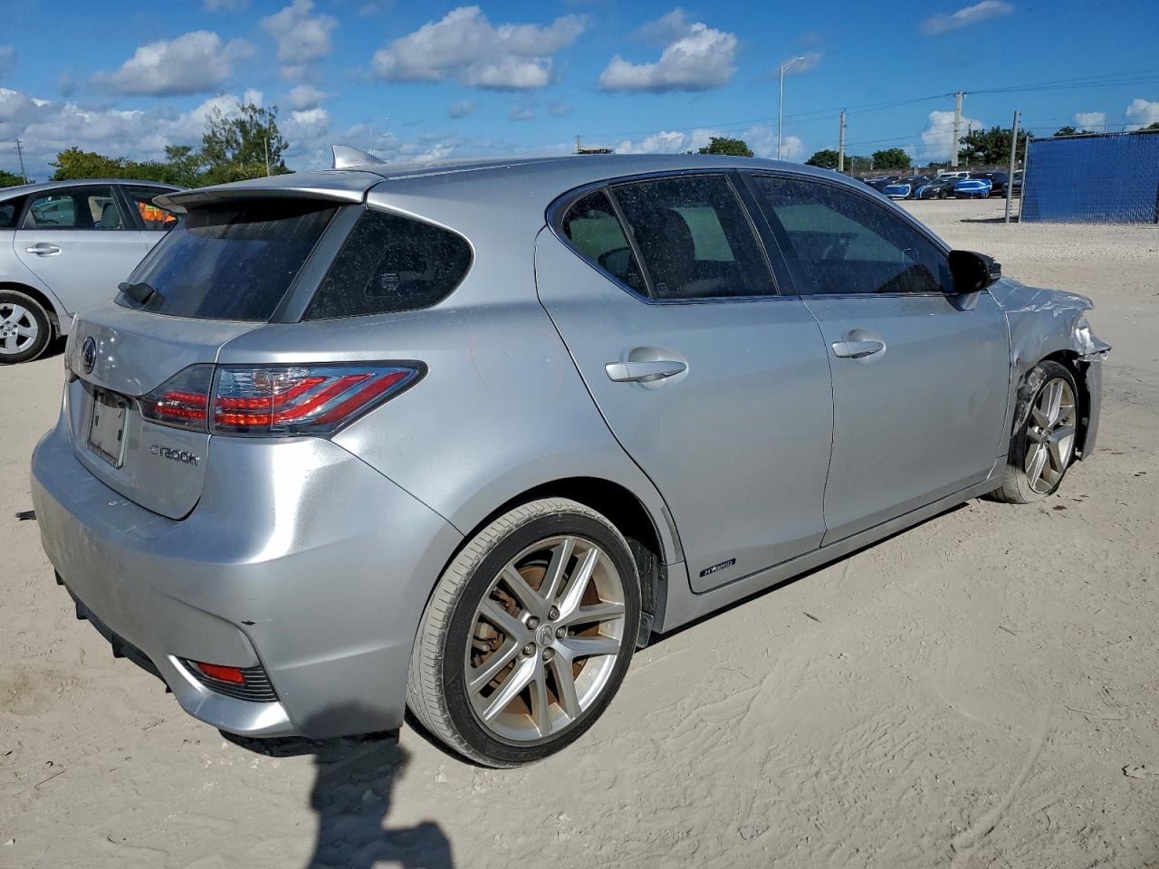 2015 LEXUS CT 200 photo 3