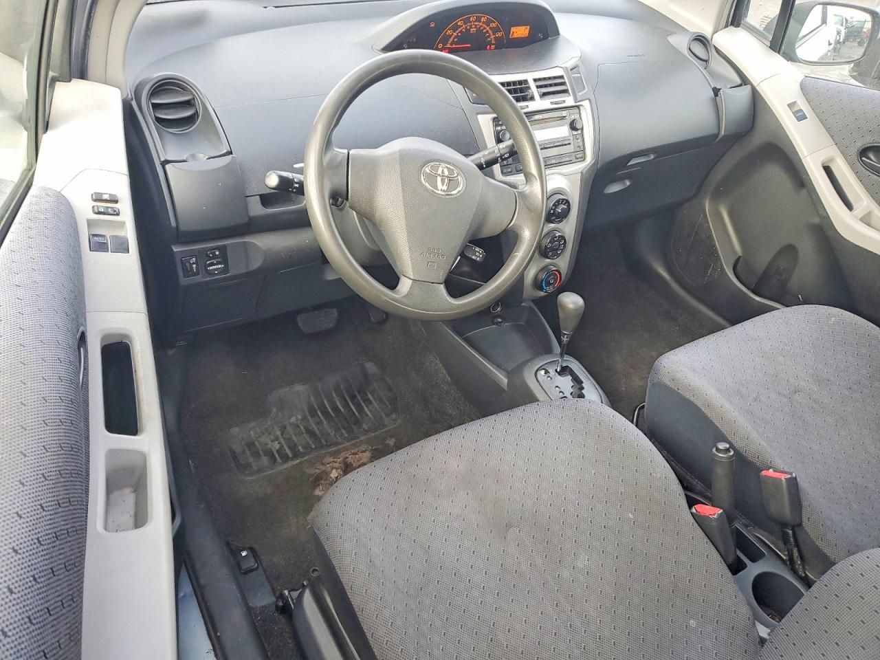 2009 TOYOTA YARIS photo 8