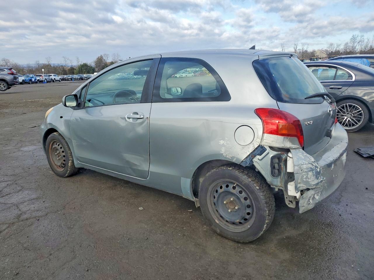 2009 TOYOTA YARIS photo 2