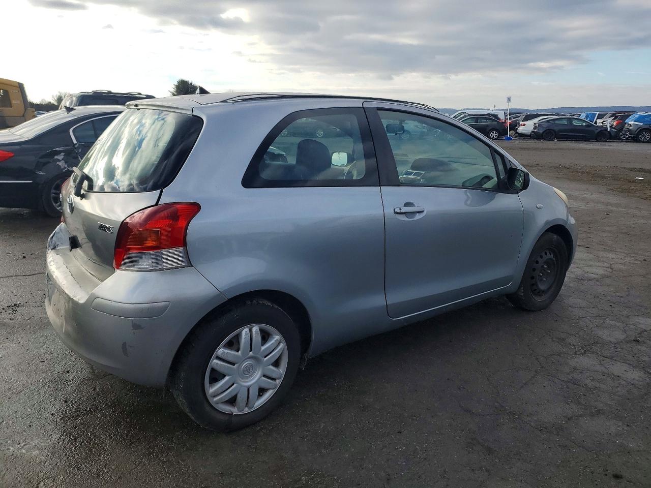 2009 TOYOTA YARIS photo 3