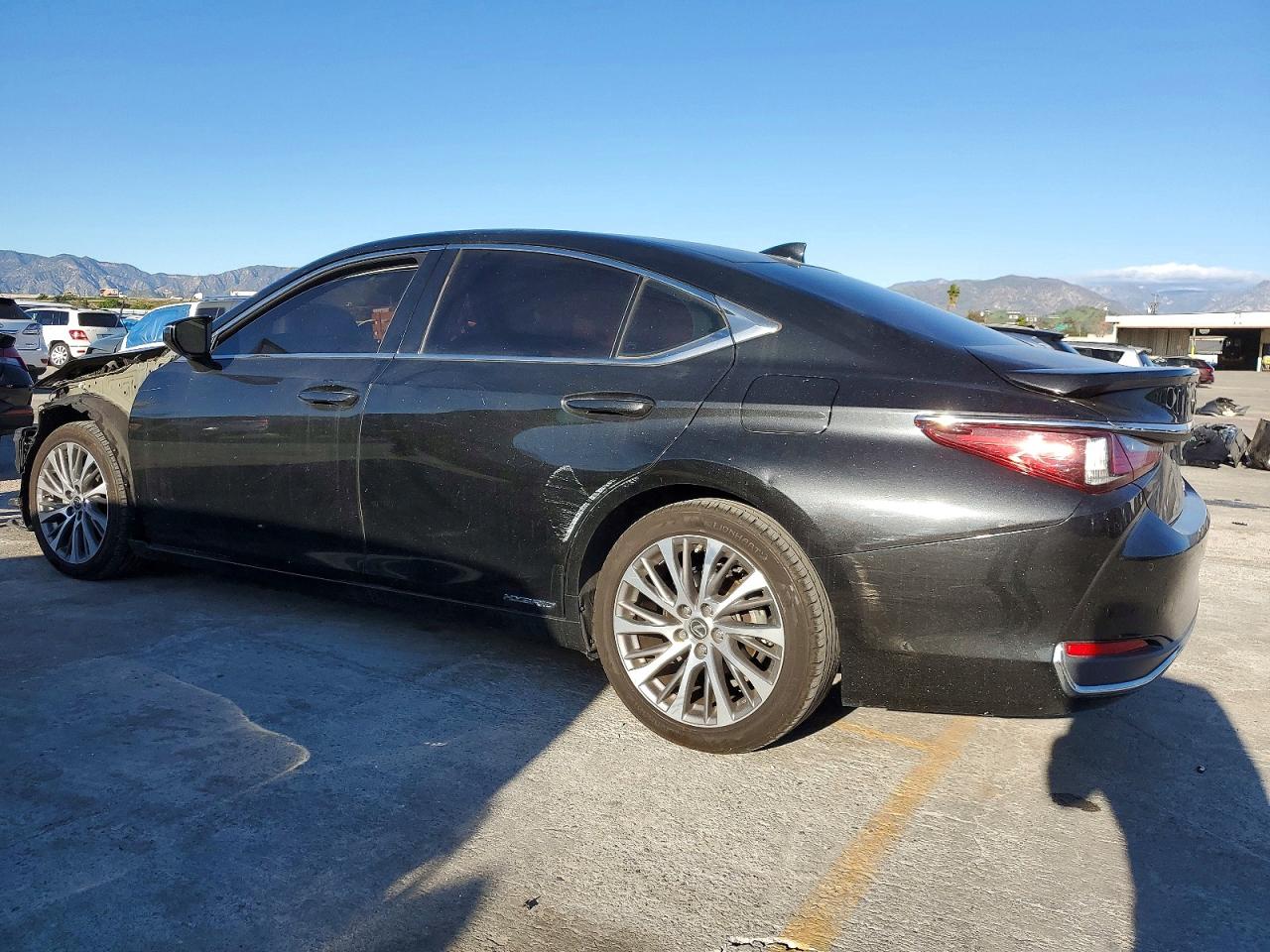 2020 LEXUS ES 300H photo 2