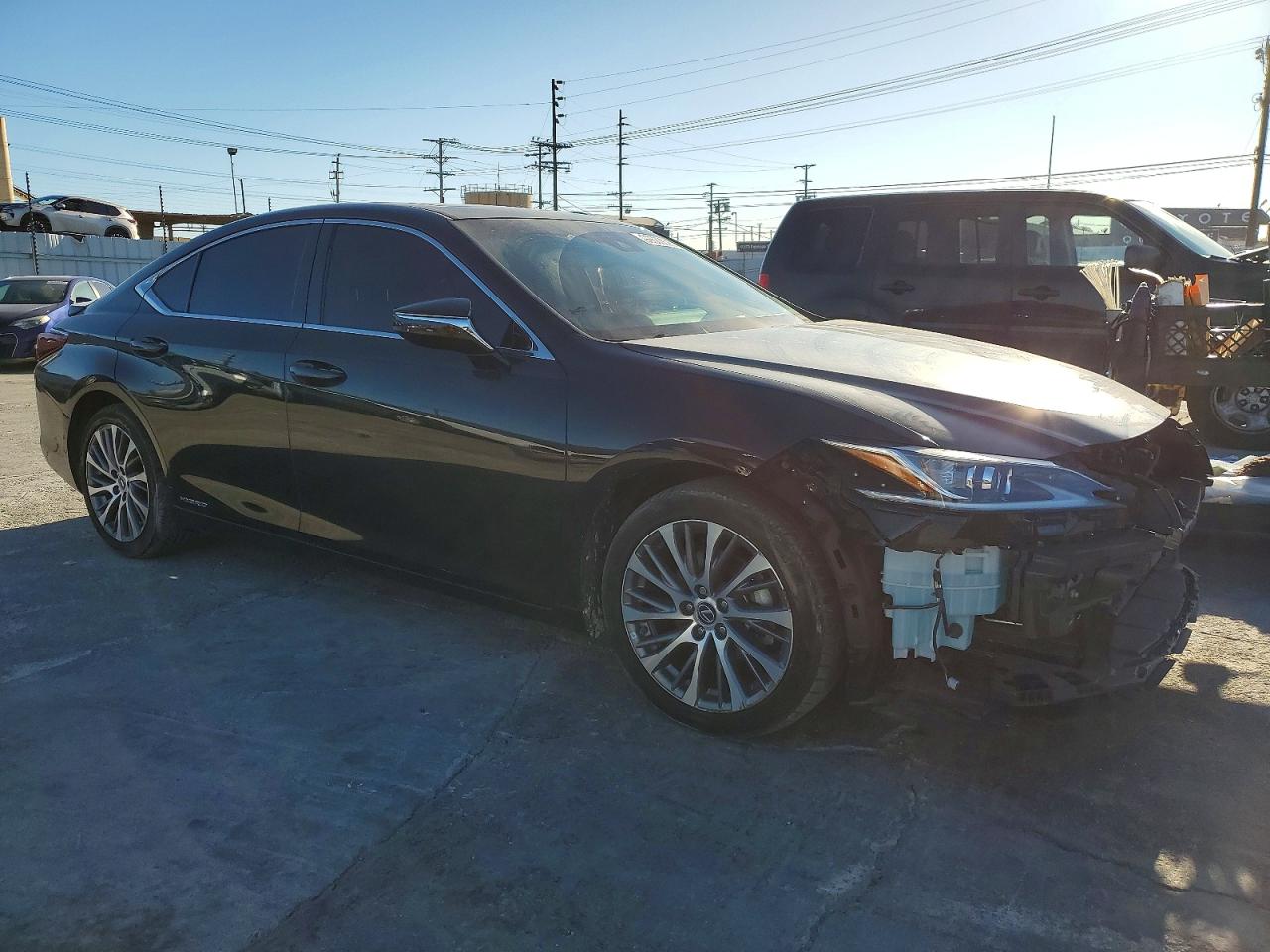 2020 LEXUS ES 300H photo 4