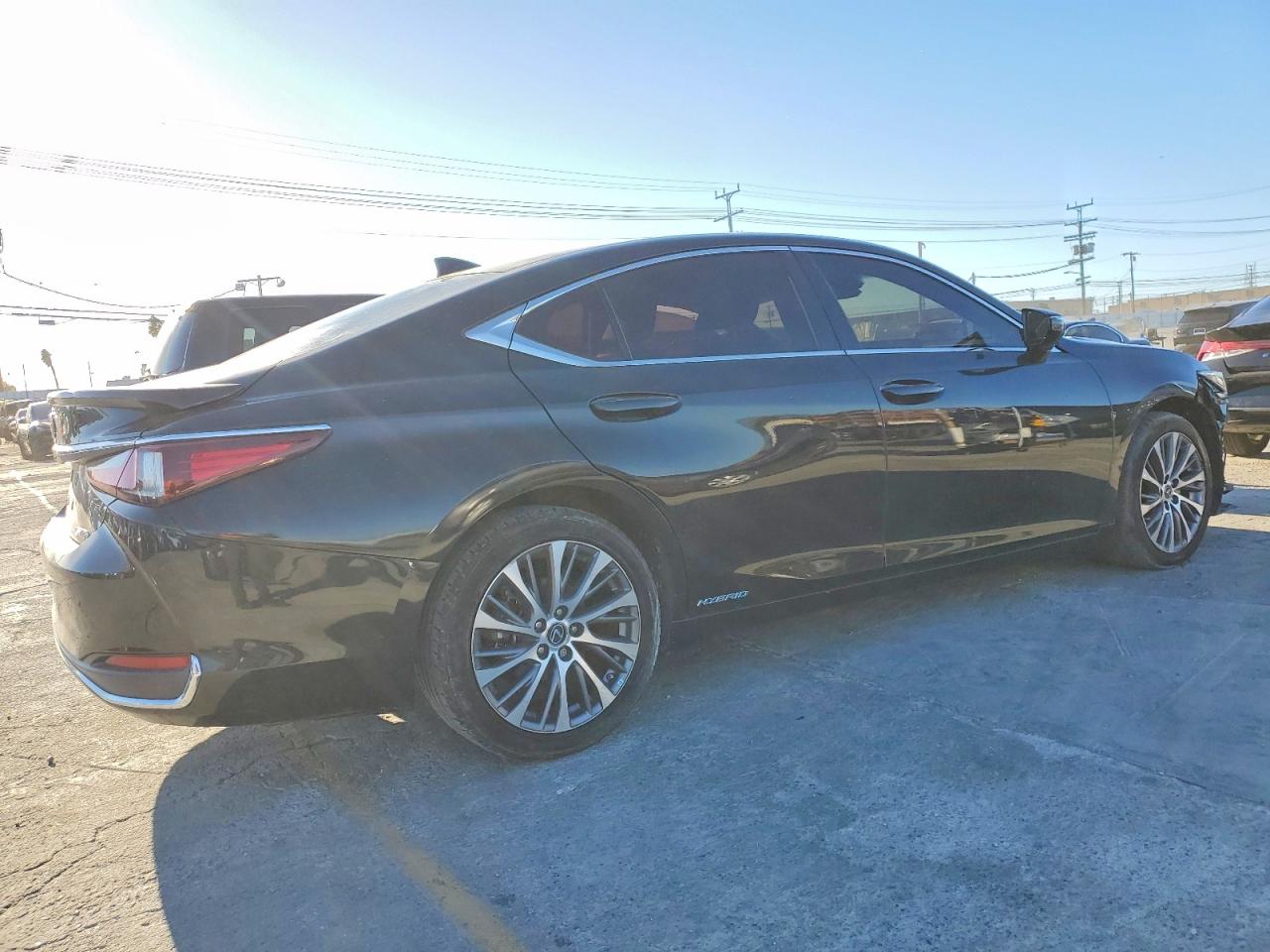 2020 LEXUS ES 300H photo 3