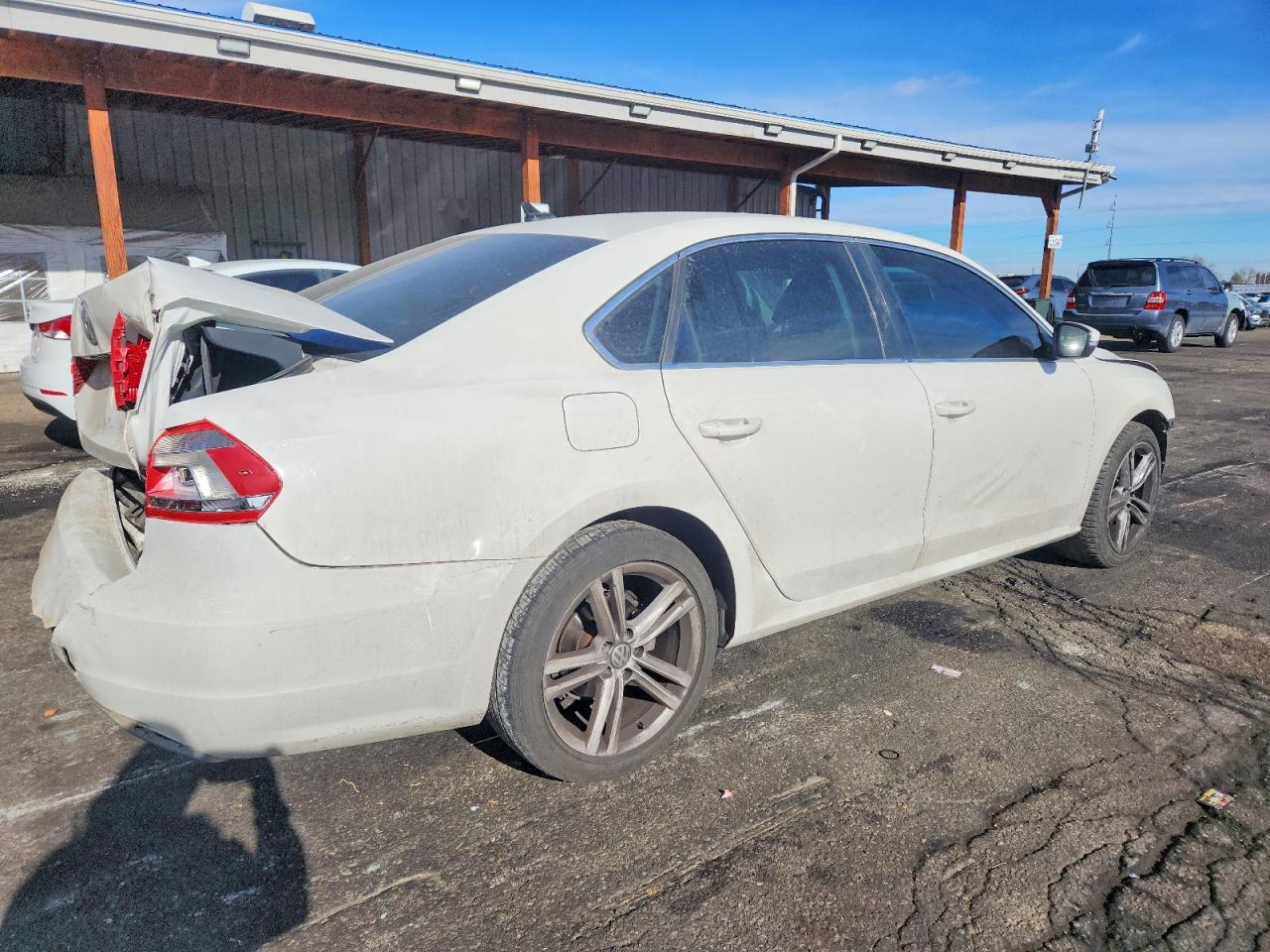 2014 VOLKSWAGEN PASSAT SE photo 3