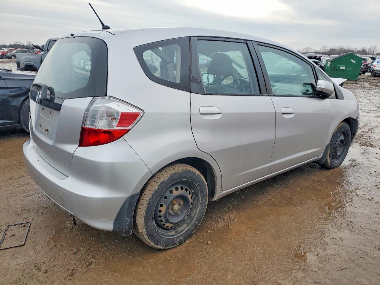 2013 HONDA FIT photo 3