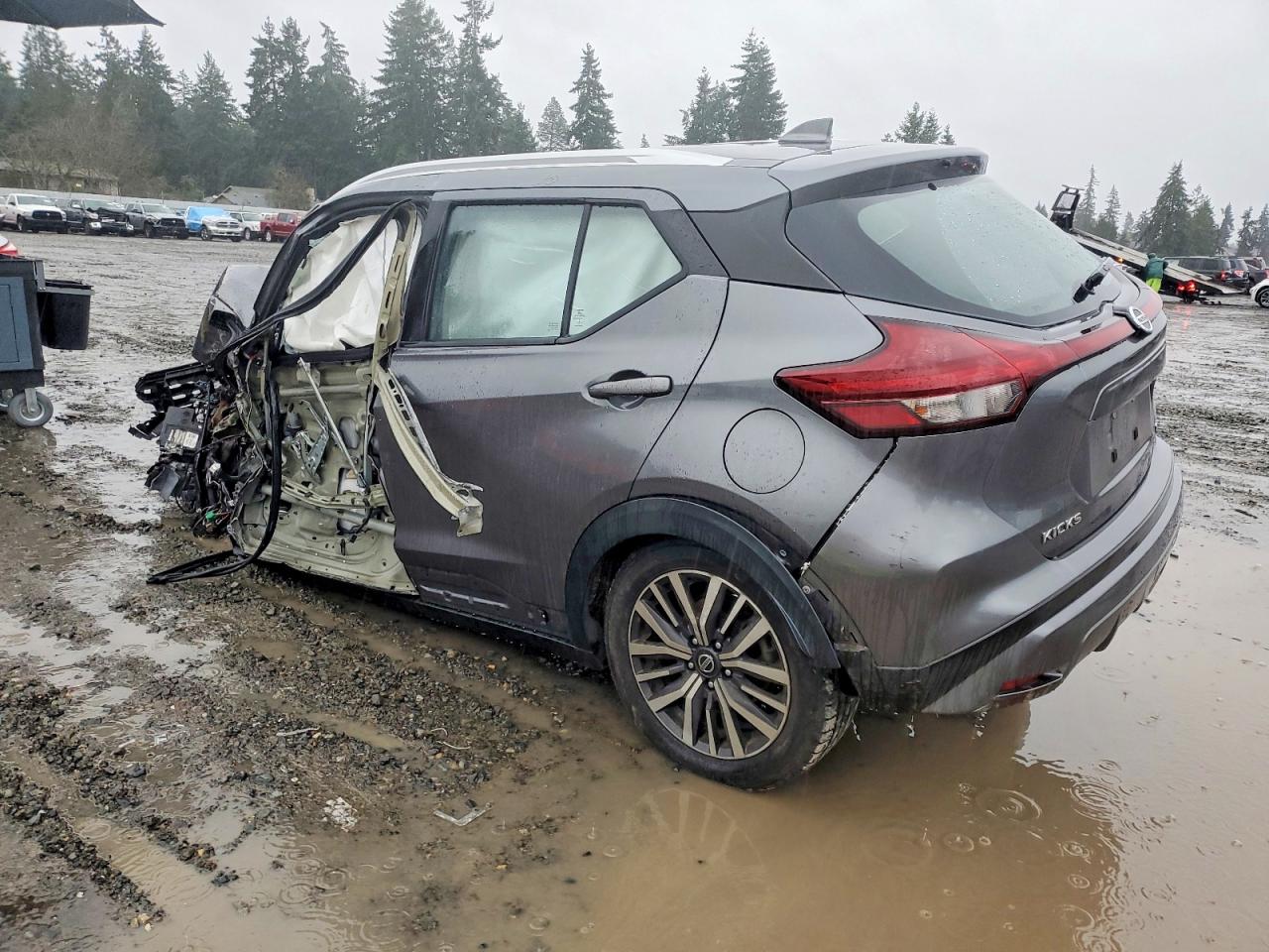 2021 NISSAN KICKS SV photo 2