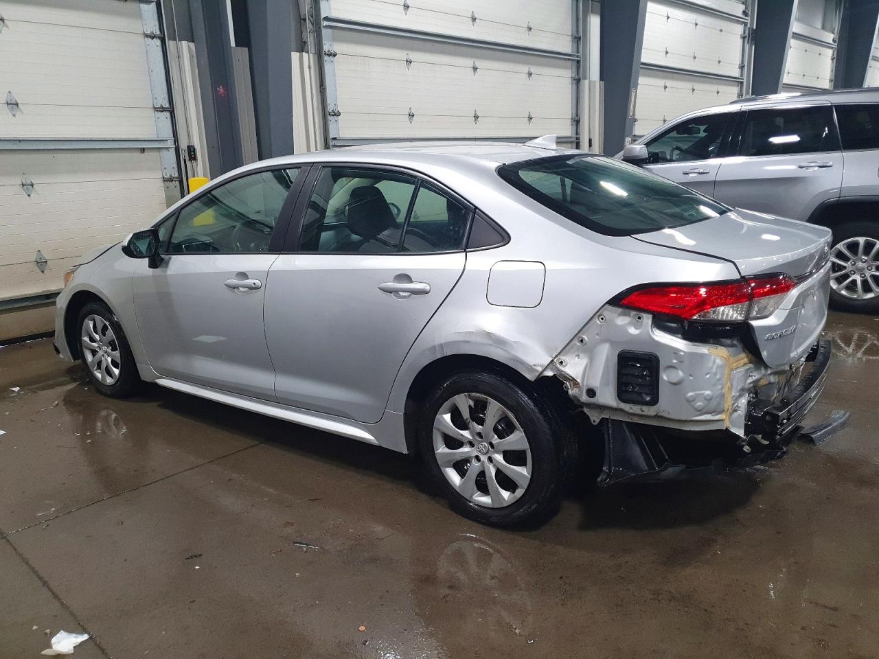 2021 TOYOTA COROLLA LE photo 2