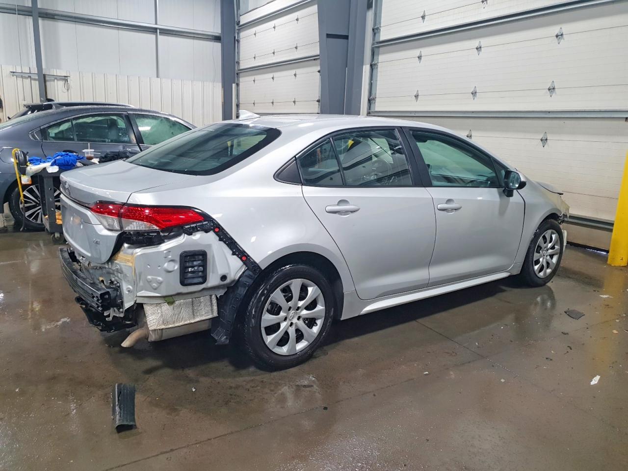 2021 TOYOTA COROLLA LE photo 3