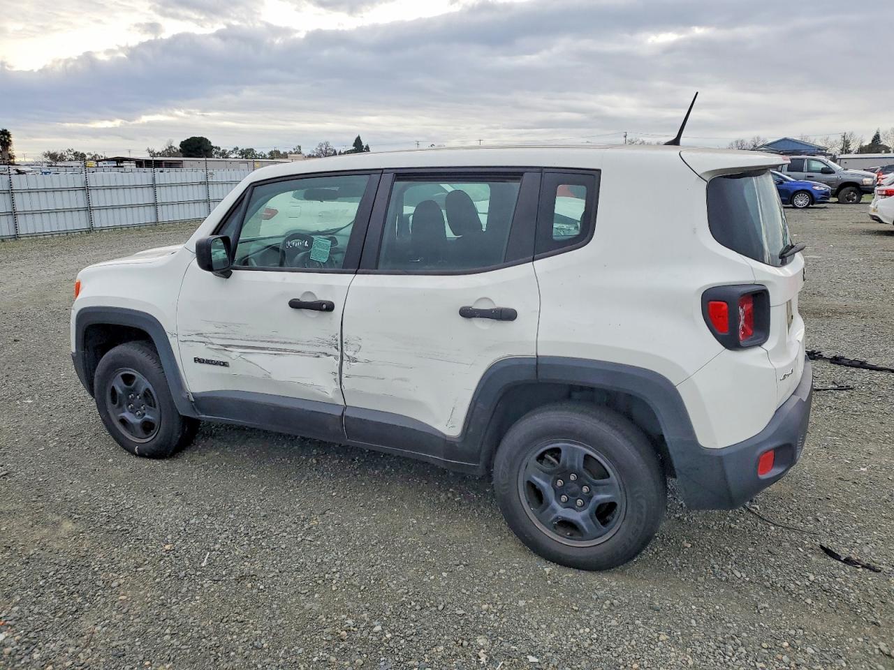 2017 JEEP RENEGADE SPORT photo 2