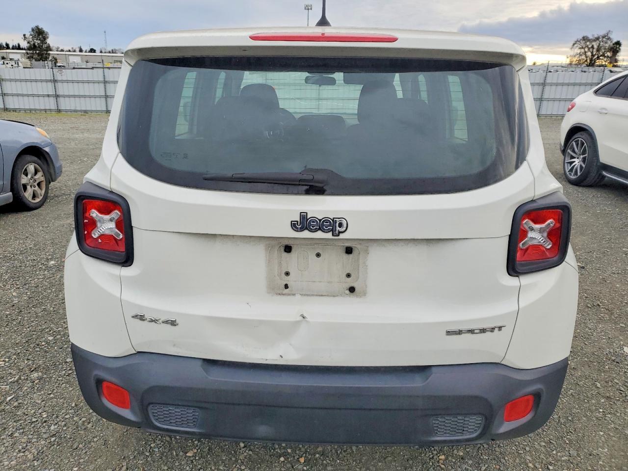 2017 JEEP RENEGADE SPORT photo 6
