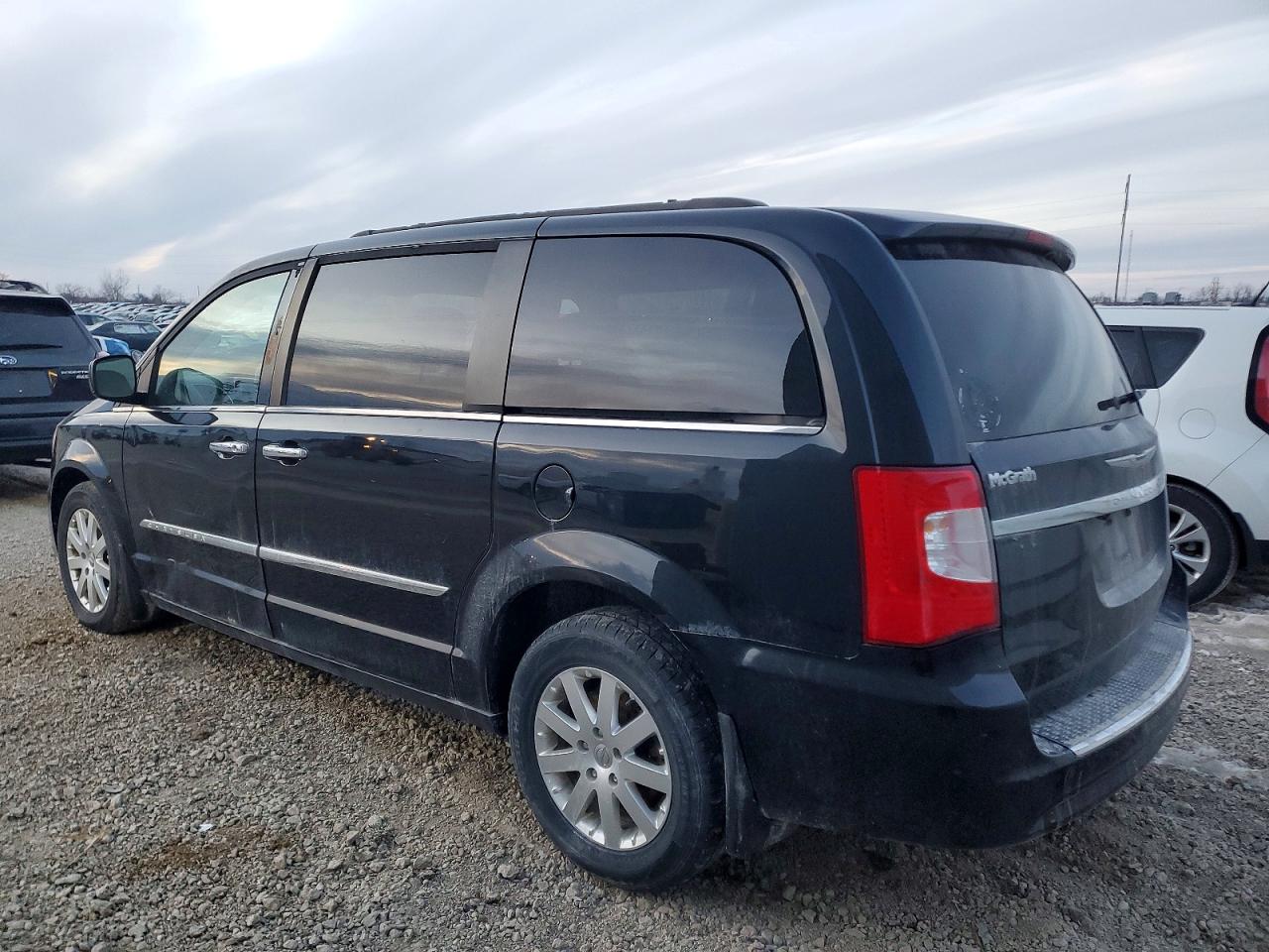 2015 CHRYSLER TOWN & COUNTRY TOURING photo 3
