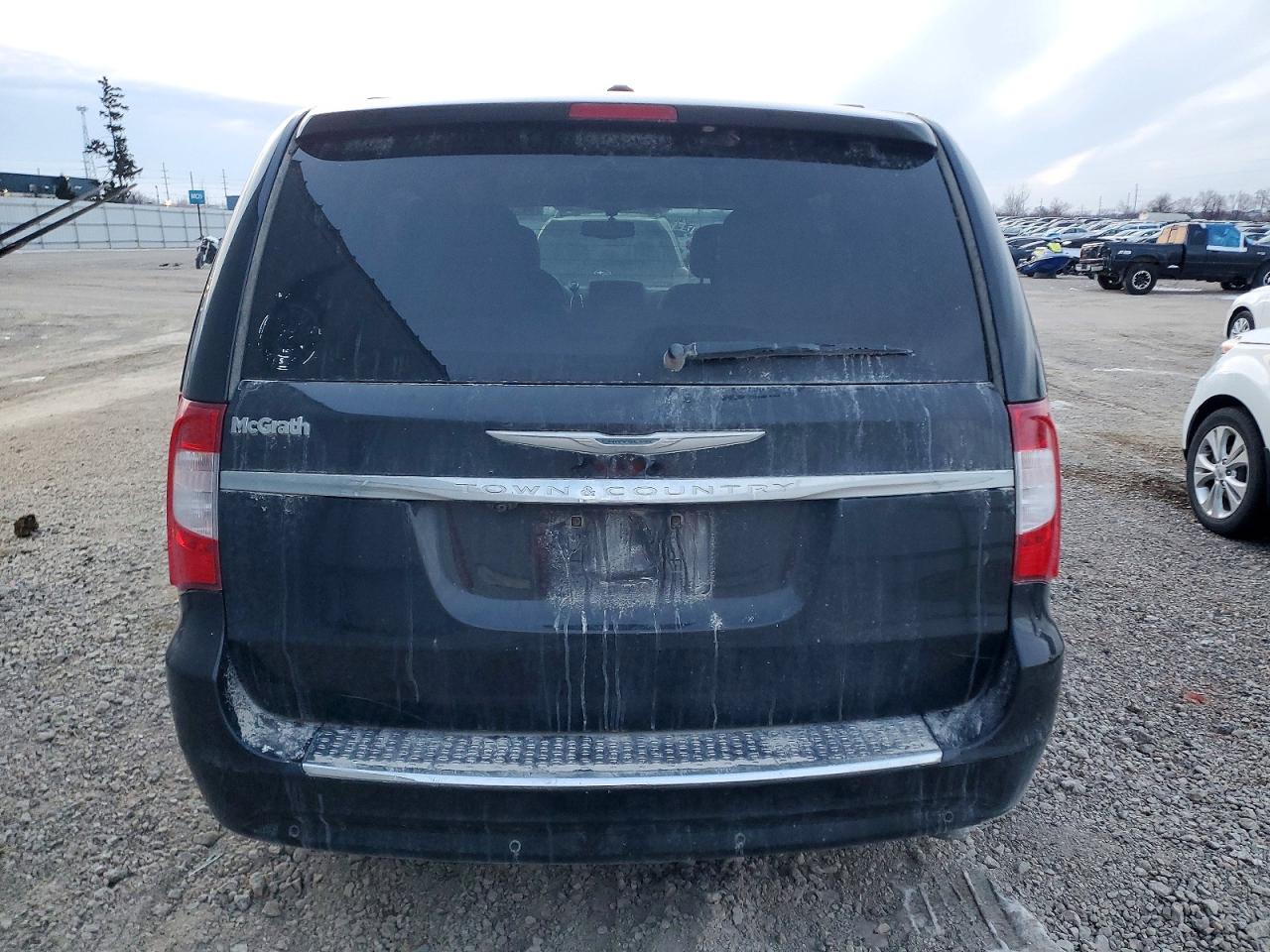 2015 CHRYSLER TOWN & COUNTRY TOURING photo 11