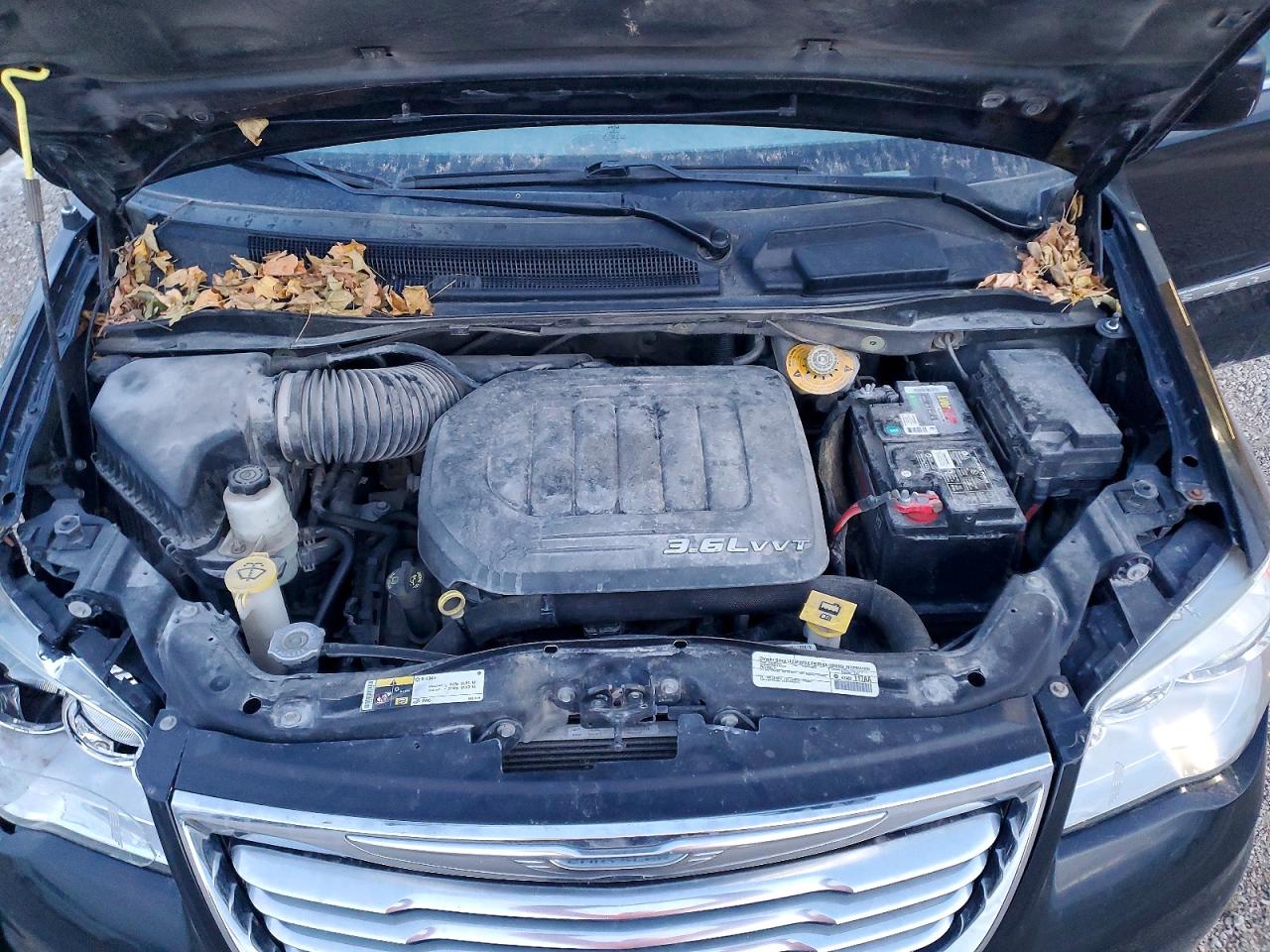 2015 CHRYSLER TOWN & COUNTRY TOURING photo 23