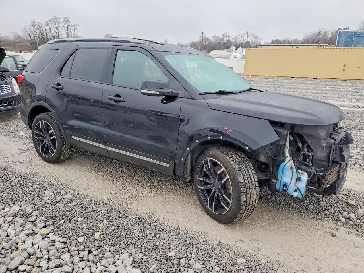 2017 FORD EXPLORER XLT photo 4
