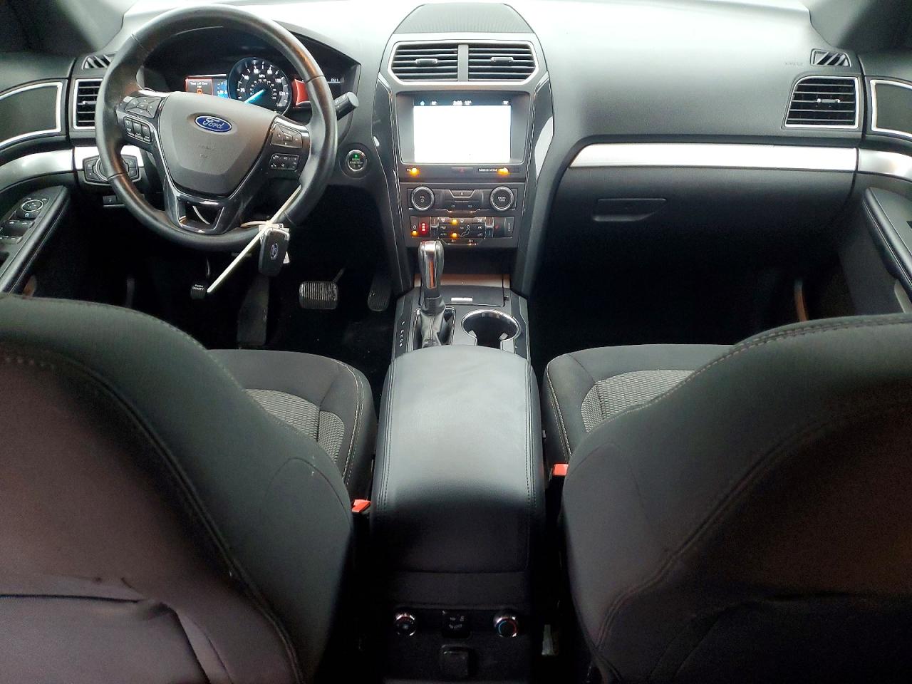 2017 FORD EXPLORER XLT photo 8