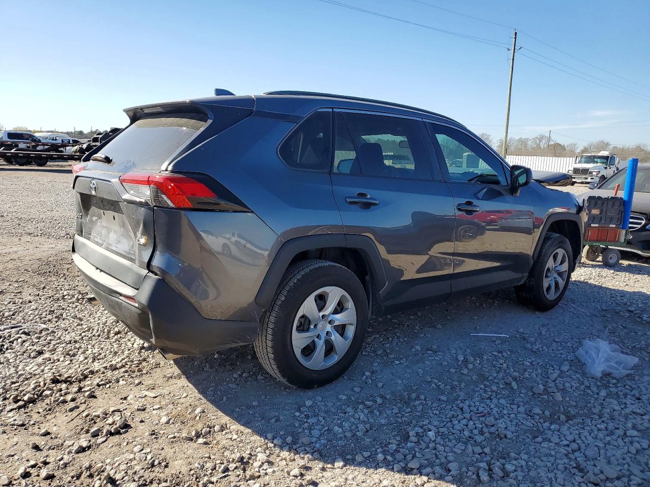 2021 TOYOTA RAV4 LE photo 3