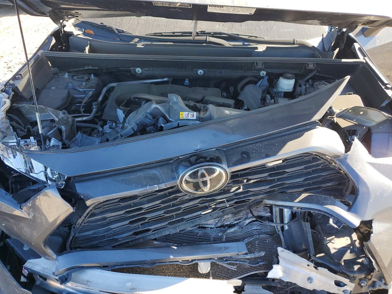 2021 TOYOTA RAV4 LE photo 11