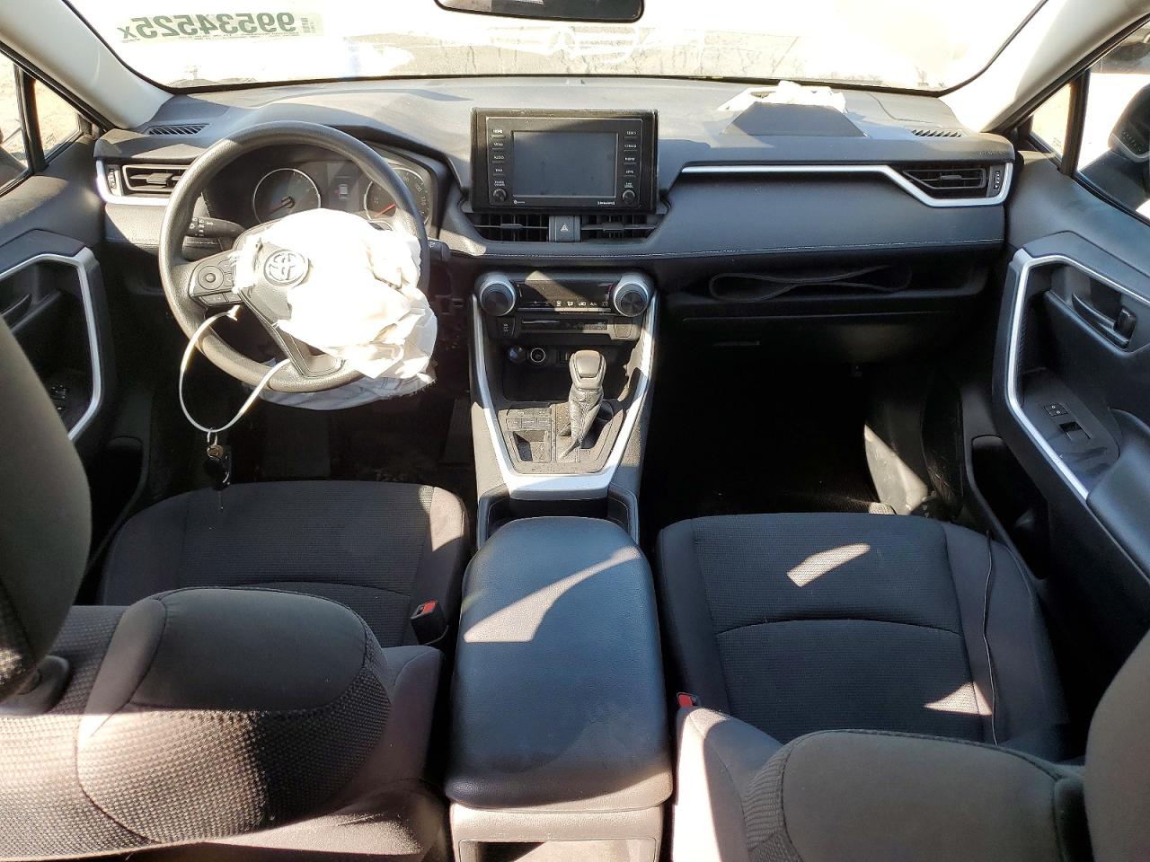 2021 TOYOTA RAV4 LE photo 8