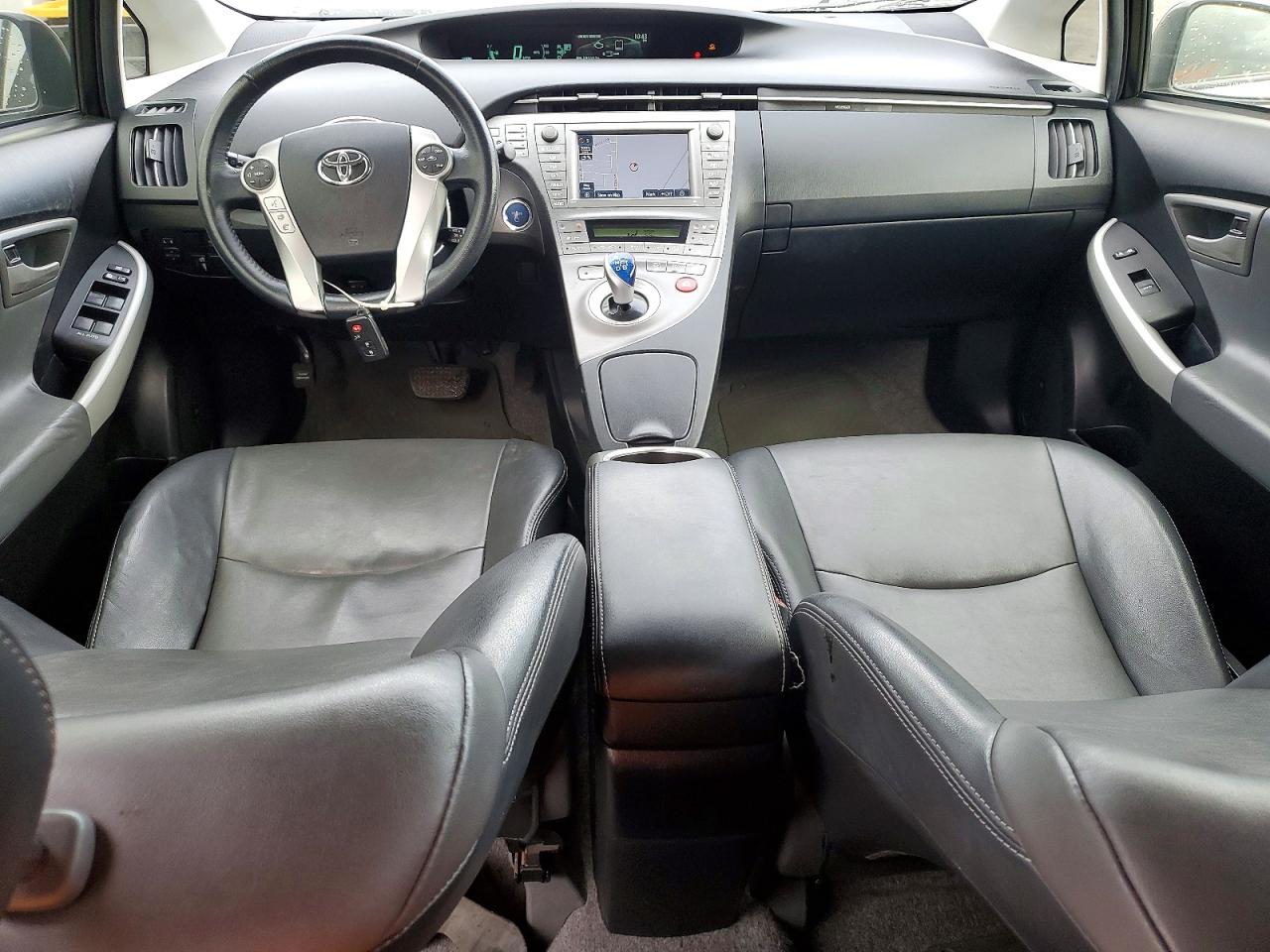 2013 TOYOTA PRIUS photo 8