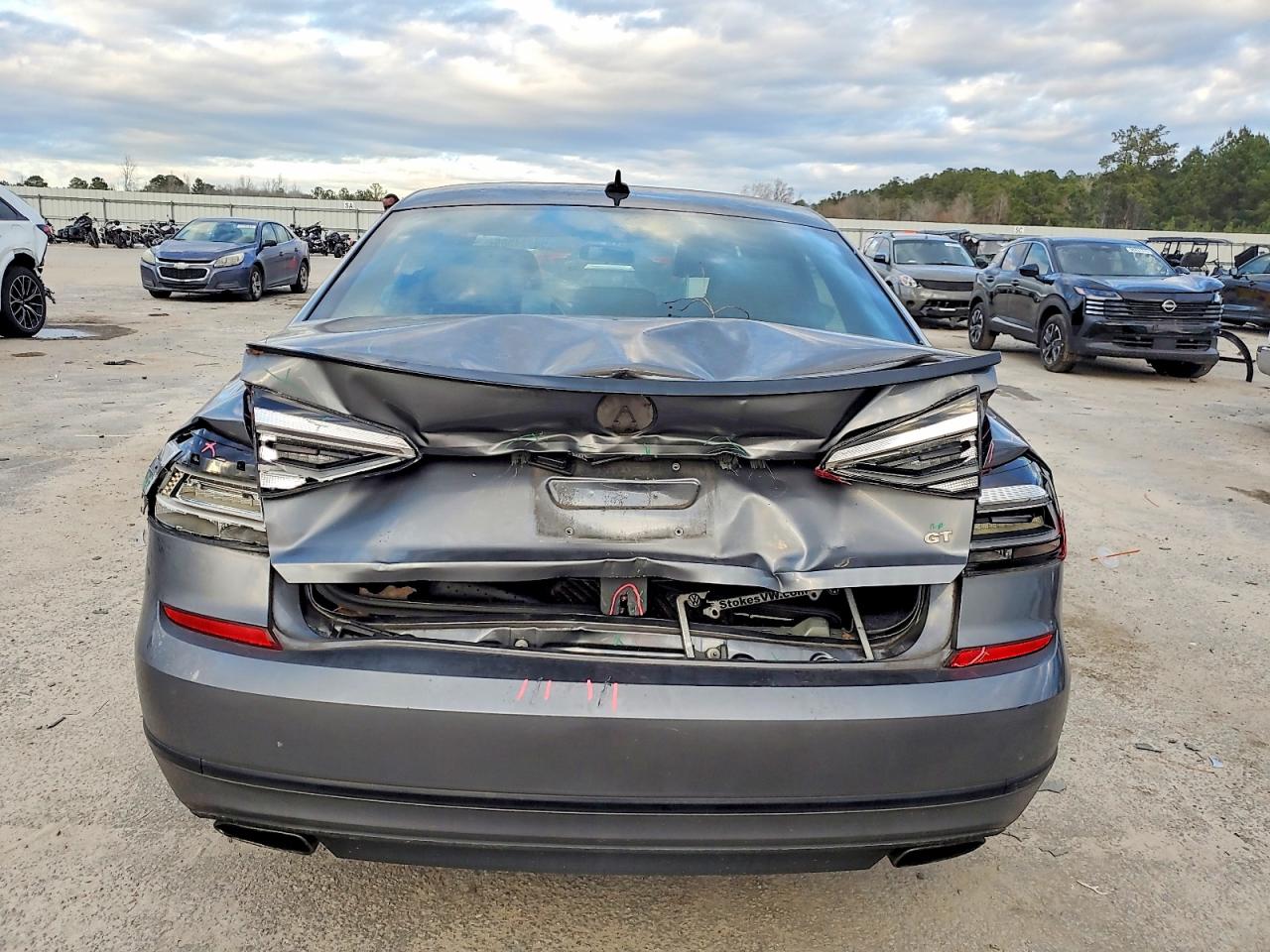 2018 VOLKSWAGEN PASSAT GT photo 6