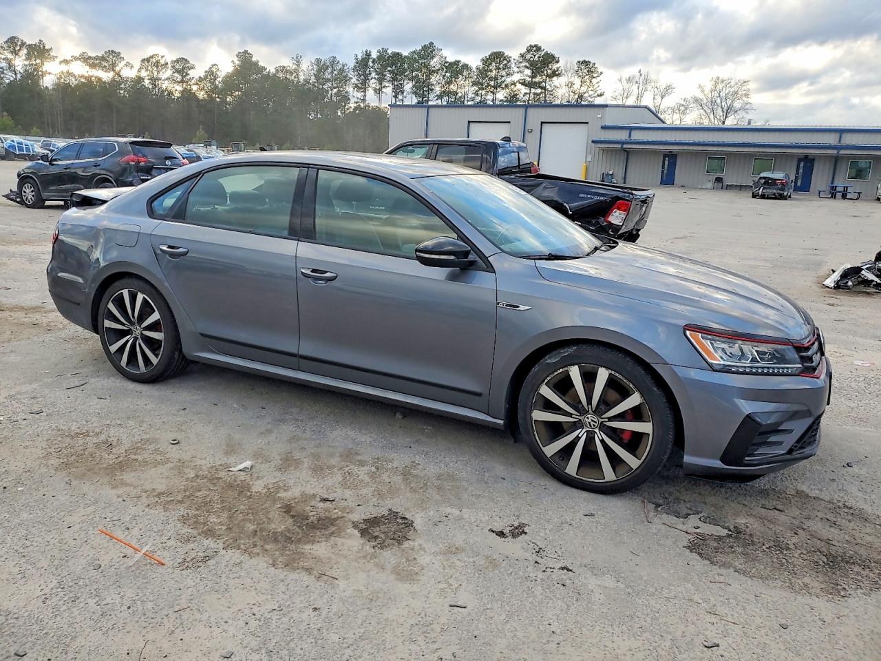 2018 VOLKSWAGEN PASSAT GT photo 4