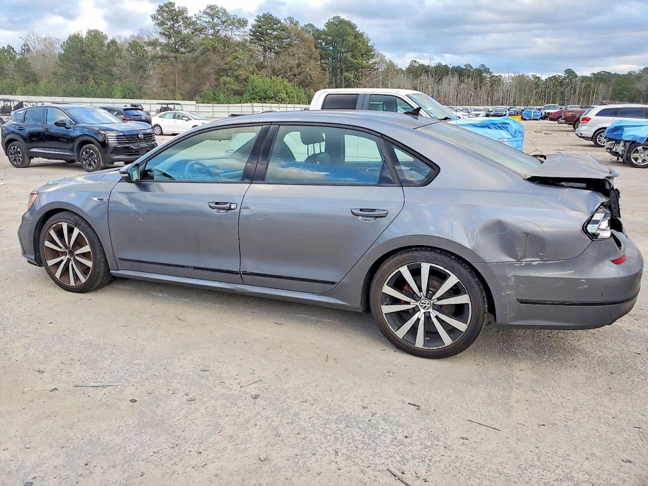 2018 VOLKSWAGEN PASSAT GT photo 2