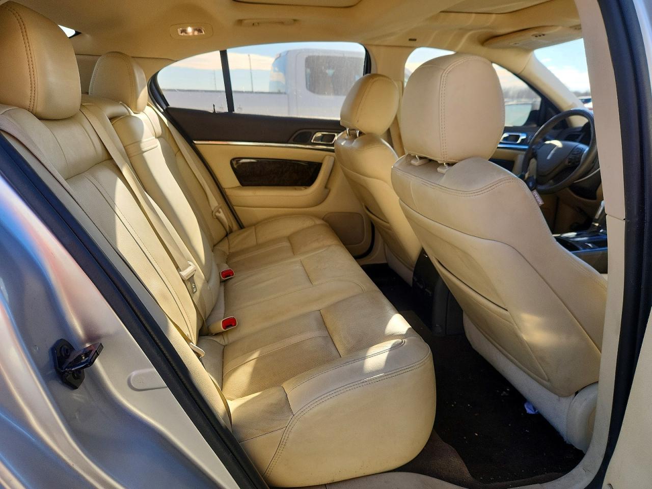 2014 LINCOLN MKS photo 10
