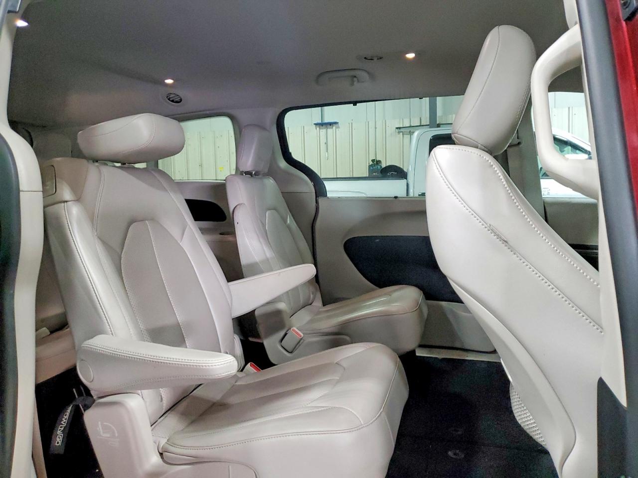 2021 CHRYSLER VOYAGER LXI photo 11