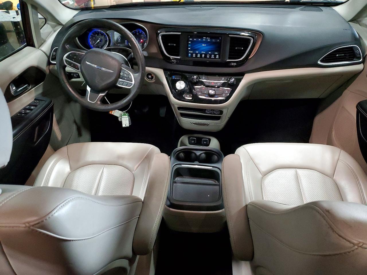 2021 CHRYSLER VOYAGER LXI photo 8