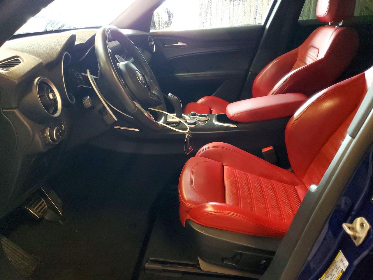2022 ALFA ROMEO STELVIO photo 13