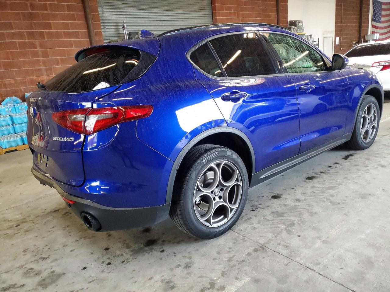 2022 ALFA ROMEO STELVIO photo 5