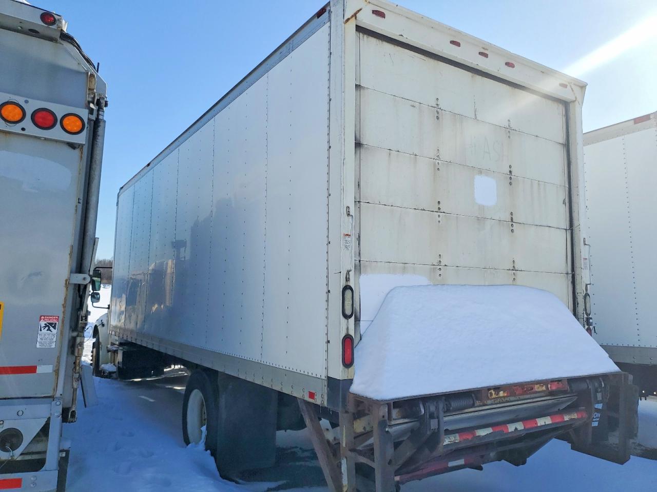 2012 FREIGHTLINER BUSINESS CLASS M2 BOX TRUCK photo 2